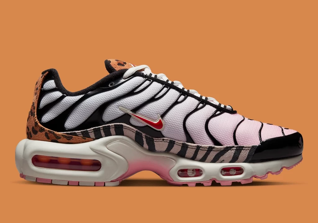 Vue du côté intérieur des Nike Air Max Plus version Animal Plus de Nike.