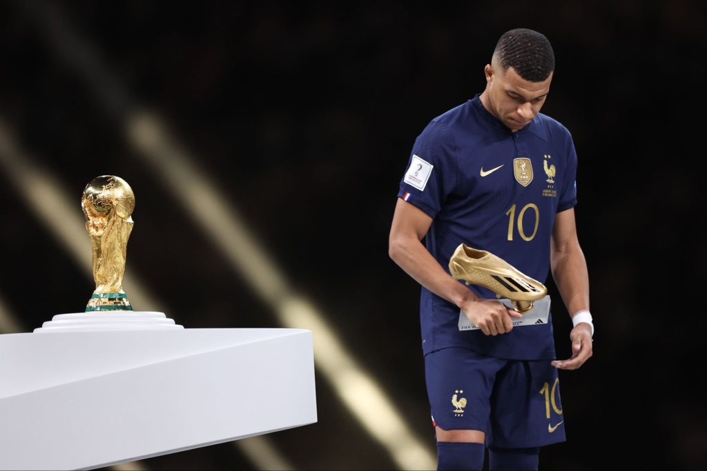 Après la finale perdue de la coupe du monde 2022, quel est le bilan de l'équipe de France de football depuis les débuts de la compétition, en 1930 ?