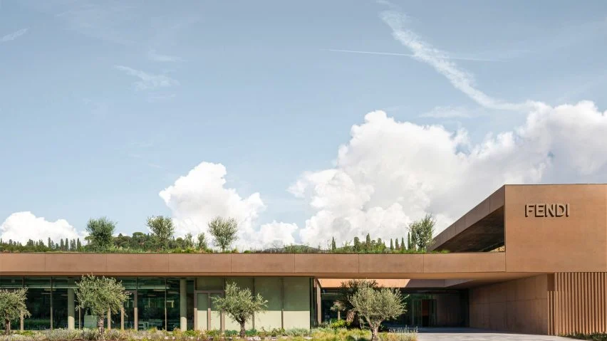 Le toit végétalisé de la nouvelle usine de Fendi en Italie.