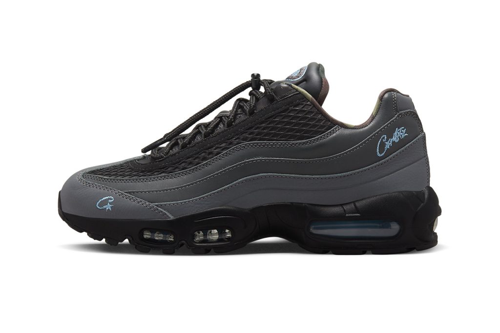 Vue de côté des Corteiz x Nike Air Max 95 "Aegean Storm"