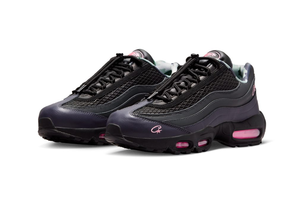 Vue complète des Air Max 95 "Pink Beam" de Corteiz et Nike