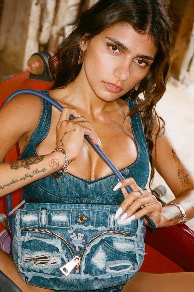Mia Khalifa, égérie de la marque Heaven by Marc Jacobs.