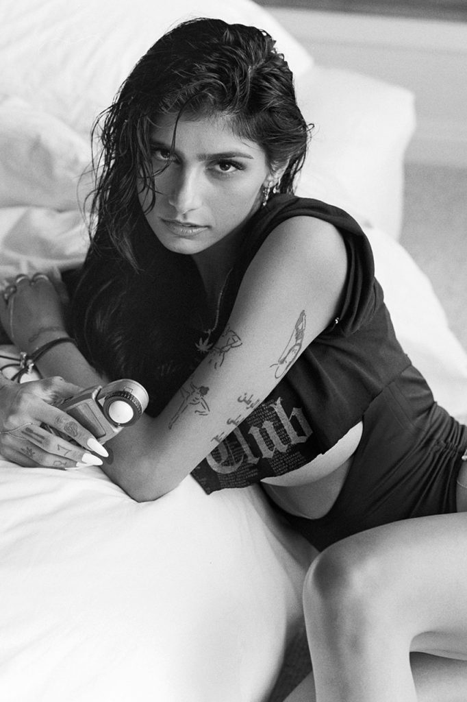 Mia Khalifa pose pour Shoreditch Ski Club