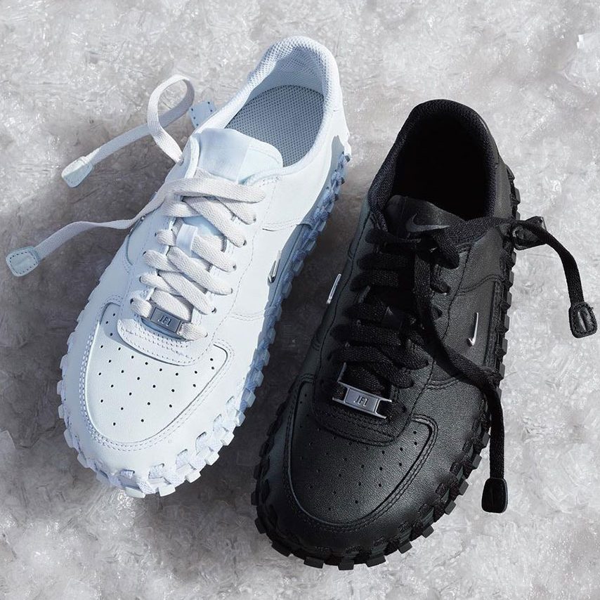Les Nike J Force 1 blanches et noires de Jacquemus.