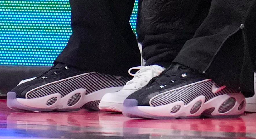 Les Nocta Zoom Flight 95 portées par Drake, début avril 2022.