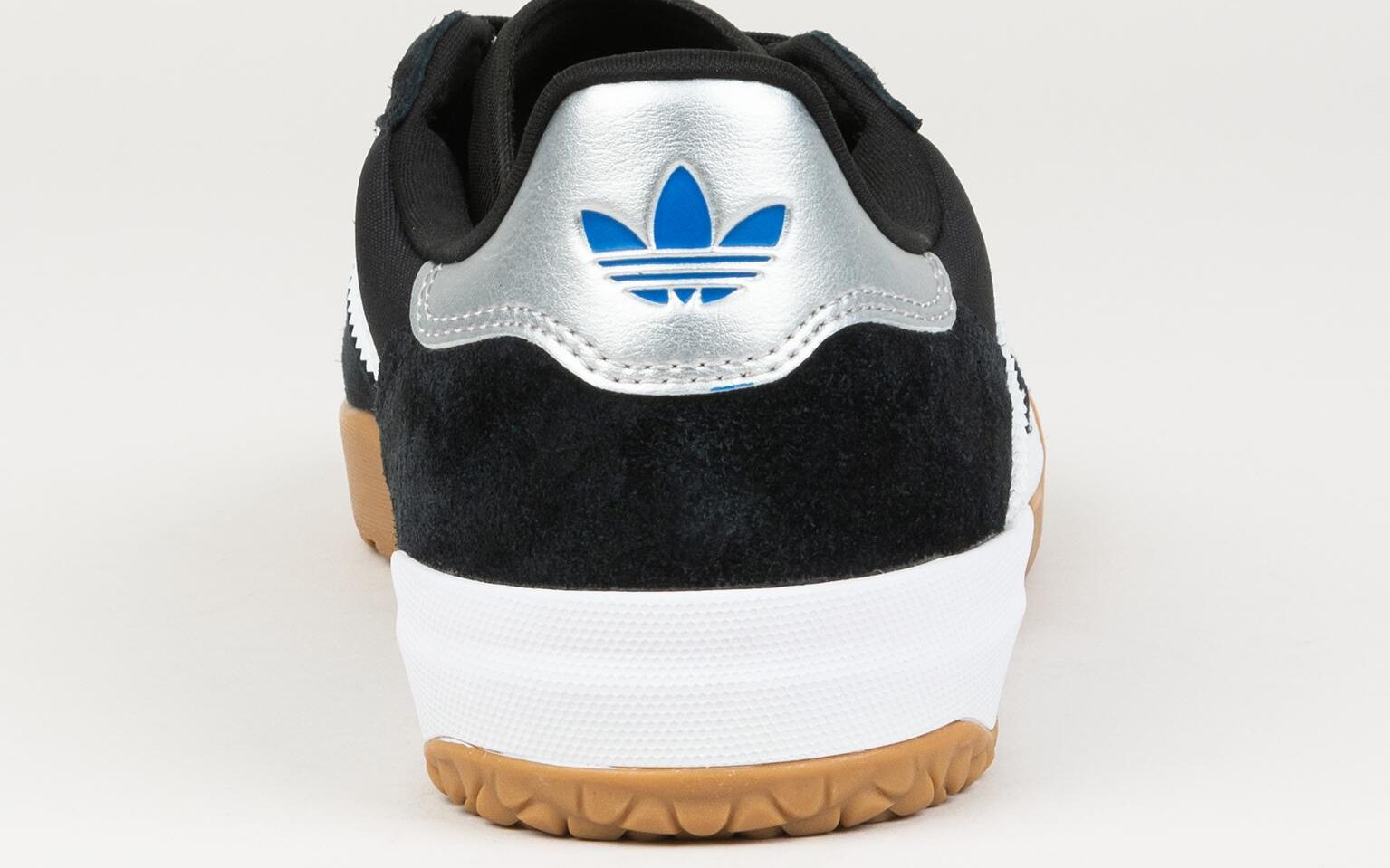 La nouvelle chaussure "Copa Premiere" de Adidas, dans sa version noire.