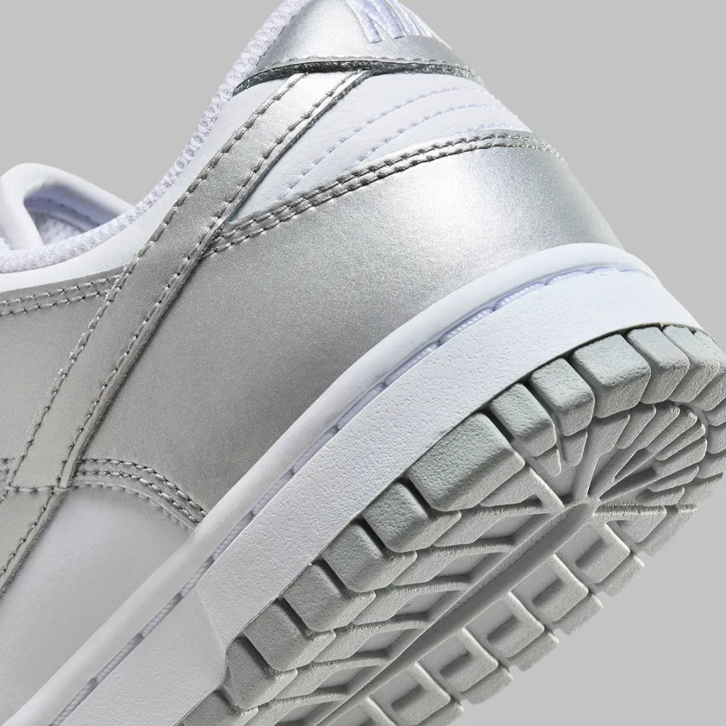 Nike Dunk low "Metallic Silver"