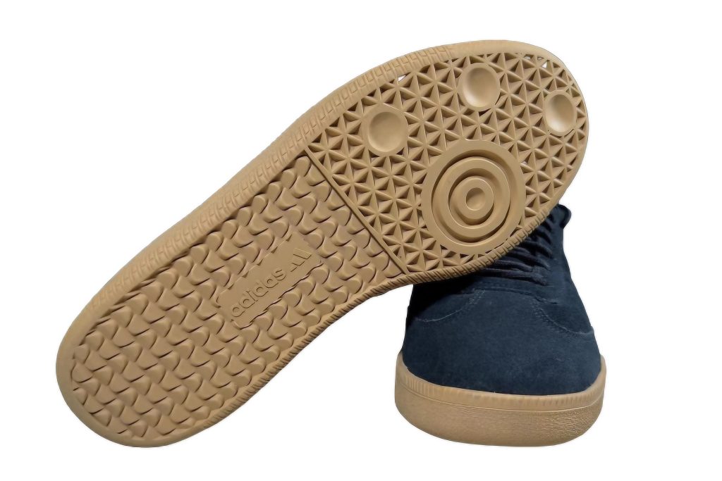 La semelle couleur gomme de la Yeezy 150 samba