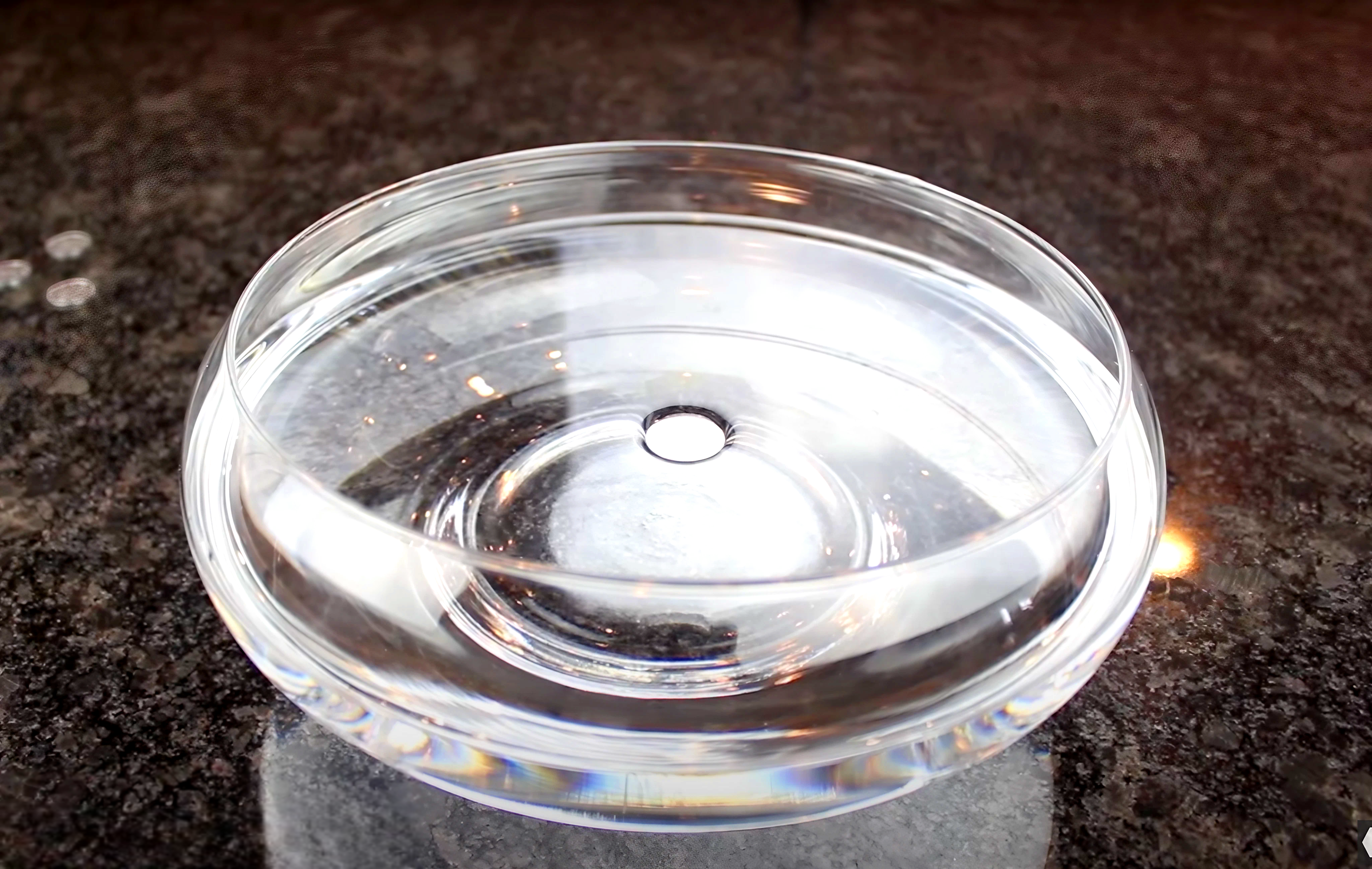 Science étrange : La pièce de 1 yen (Japon) est capable de flotter