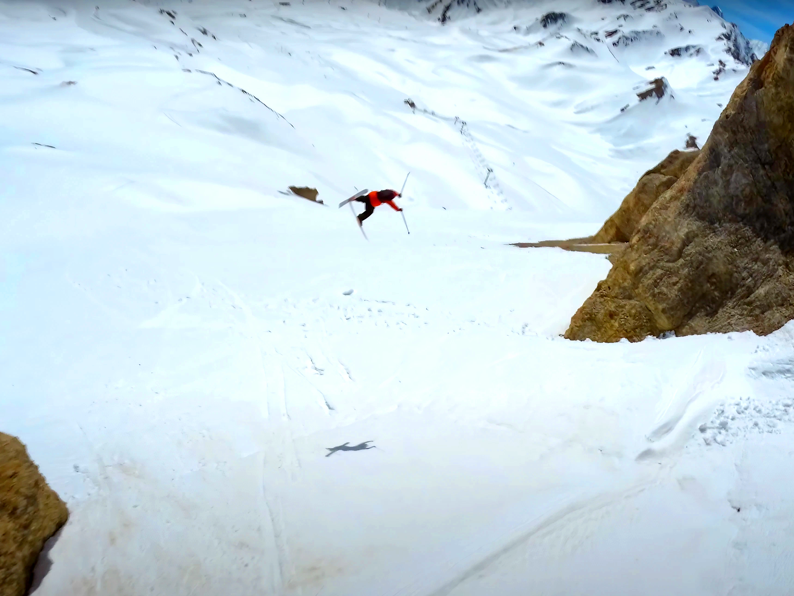 L’effrayante chute de 53m du skieur français Candide Thovex en vidéo