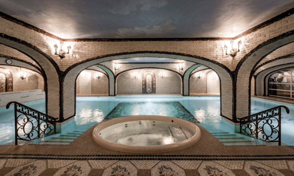 La piscine du Palais Rose au Vésinet.