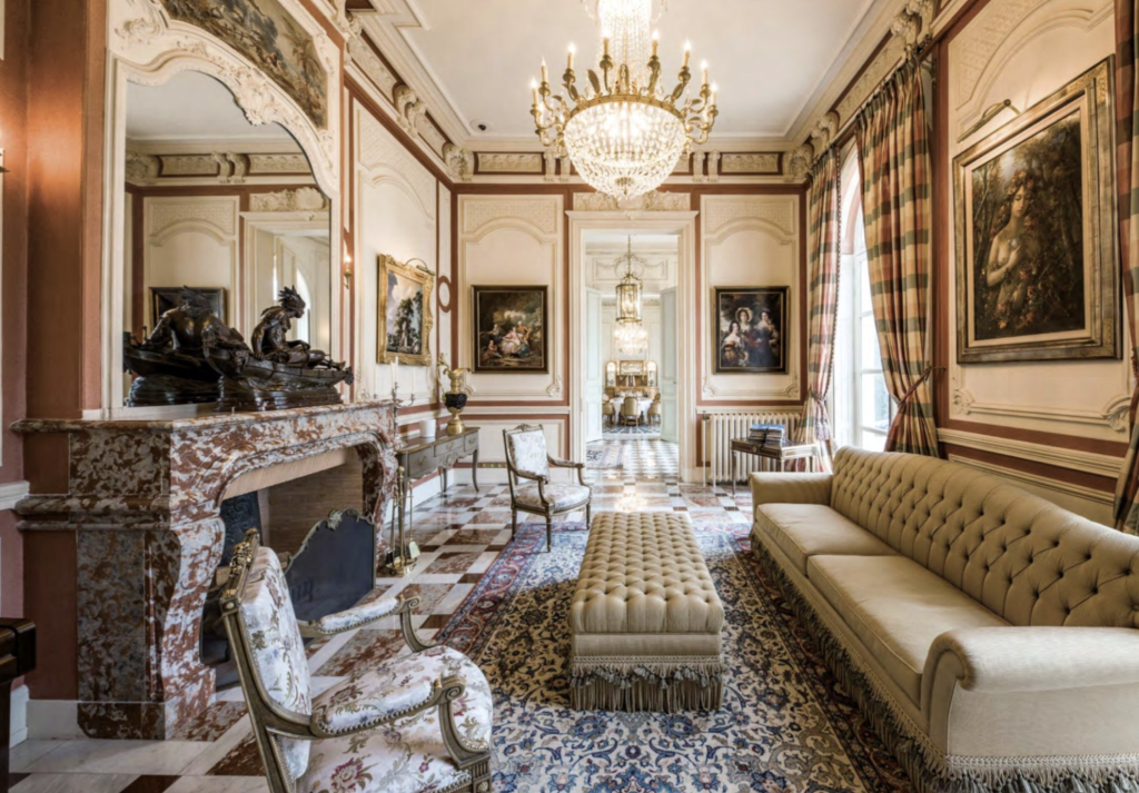 Un salon du Palais Rose au Vésinet.