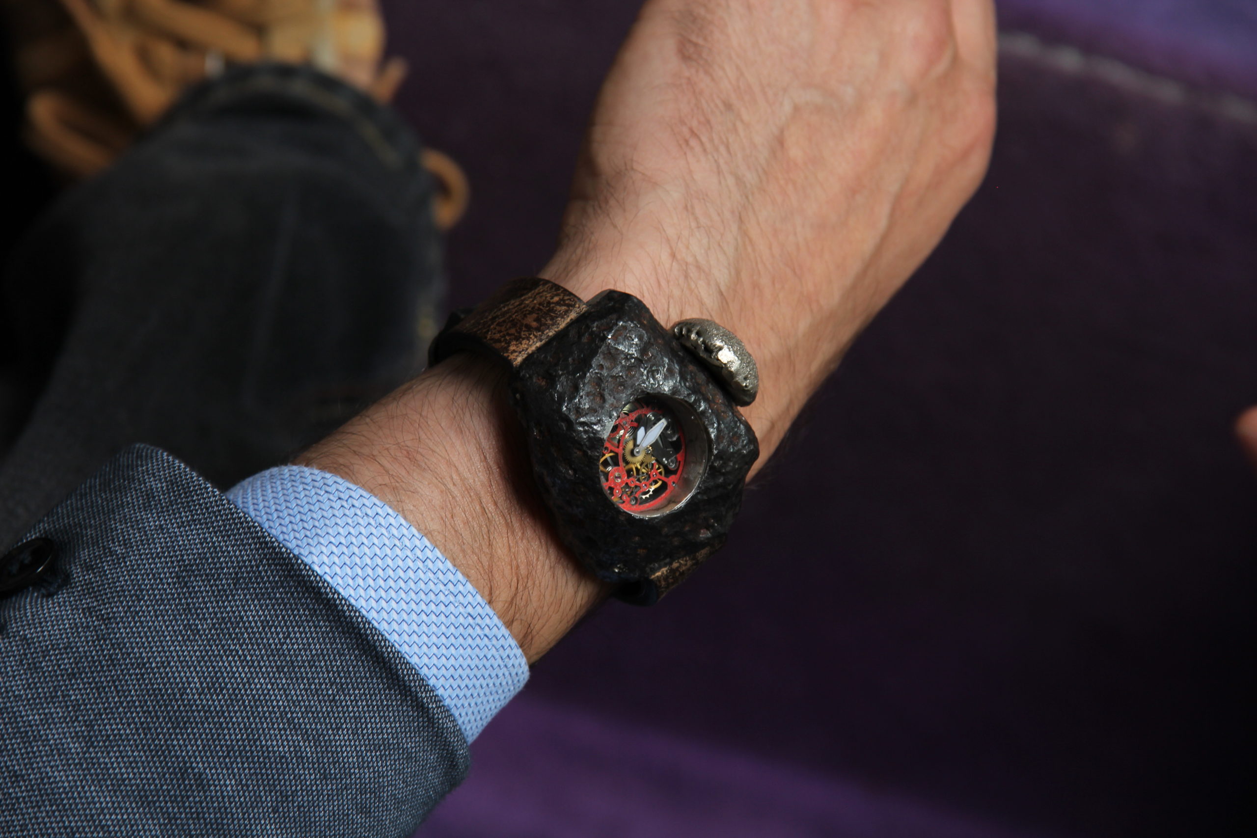 La montre L’Astéroïde est faite dans une vraie météorite !