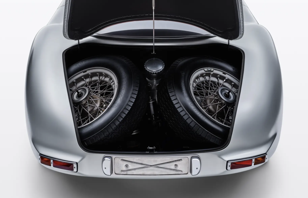 Le coffre de la Mercedes 300 SLR Uhlenhaut.