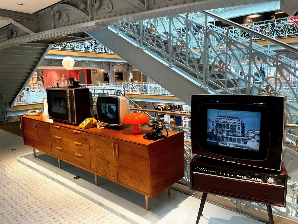 Un espace dédié aux pub vintage à La Samaritaine.